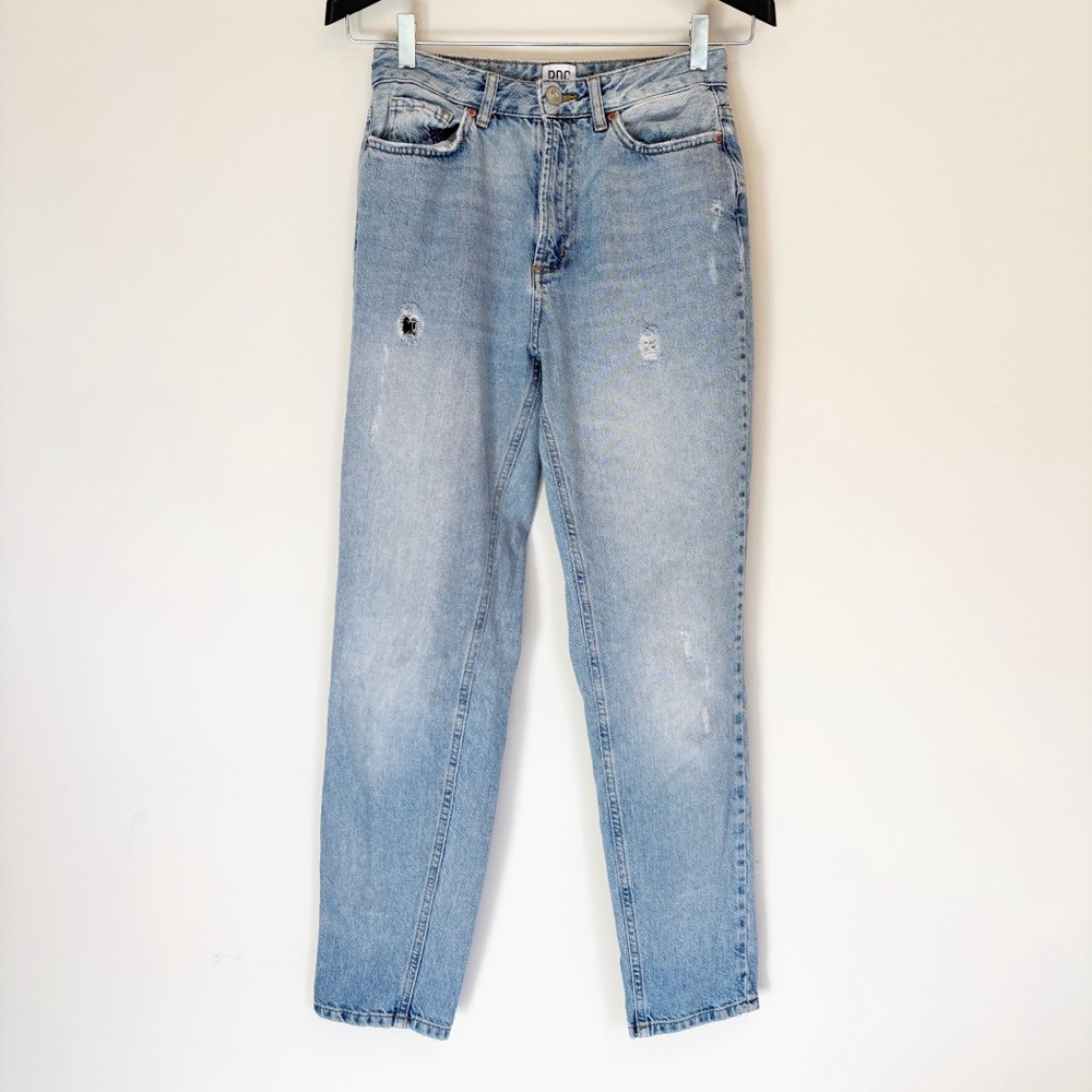 BDG Mom Jean Light Wash Distressing Super Soft 100% Cotton size 26